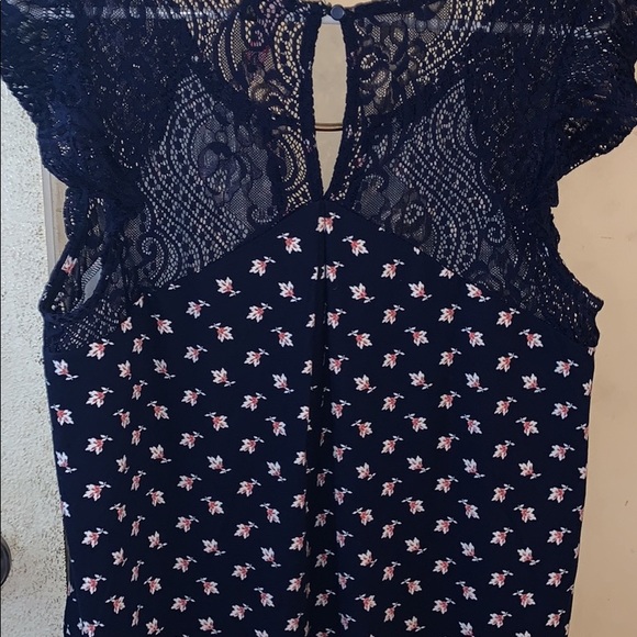 Nice blue blouse . - Picture 2 of 2